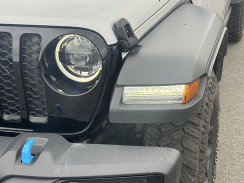 Used 2023 Jeep Wrangler Unlimited w/ Sun & Screen Package AWD/4WD image 10