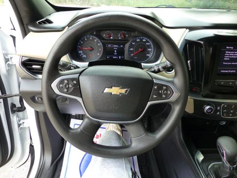 Used 2022 Chevrolet Traverse LS AWD/4WD image 22