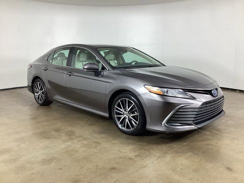 Used 2023 Toyota Camry XLE w/ Navigation Package FWD image 5