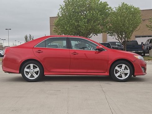 Used 2013 Toyota Camry SE image 4