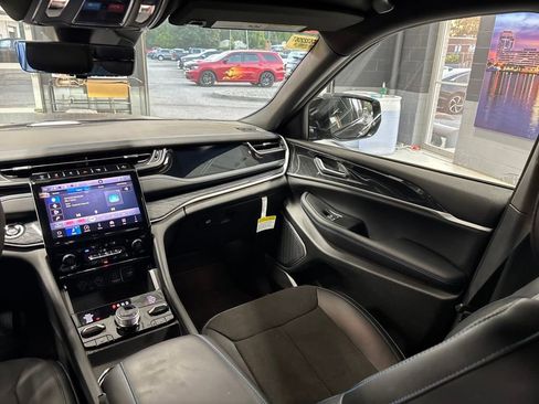 New 2024 Jeep Grand Cherokee Trailhawk w/ Advanced Protech Group II AWD/4WD image 15