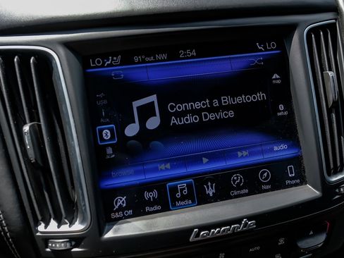 Used 2019 Maserati Levante S GranLusso image 28