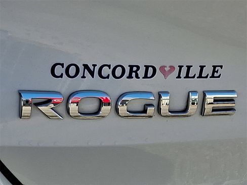 Used 2019 Nissan Rogue SV w/ Premium Package image 30