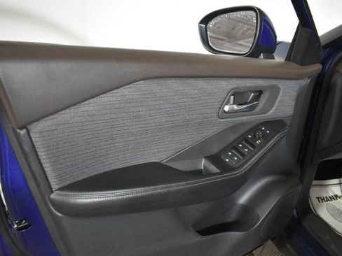 Used 2023 Nissan Rogue SV AWD/4WD image 7
