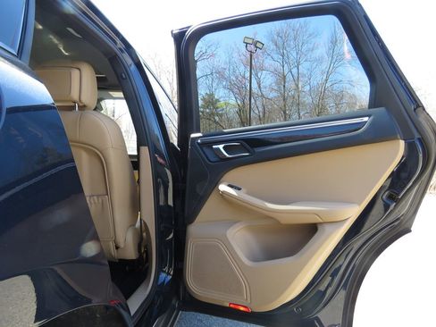 Used 2017 Porsche Macan AWD/4WD image 15