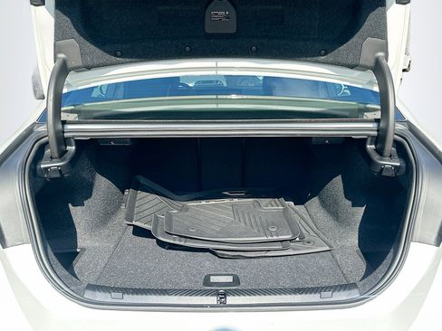 Used 2025 BMW i5 eDrive40i w/ Premium Package image 28