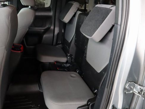 Used 2019 Toyota Tacoma SR image 34