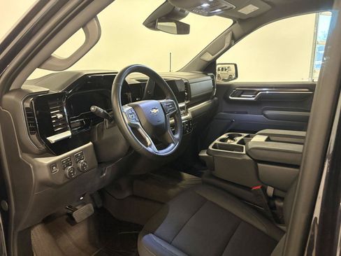 Used 2023 Chevrolet Silverado 1500 LT w/ Z71 Off-Road Package AWD/4WD image 18