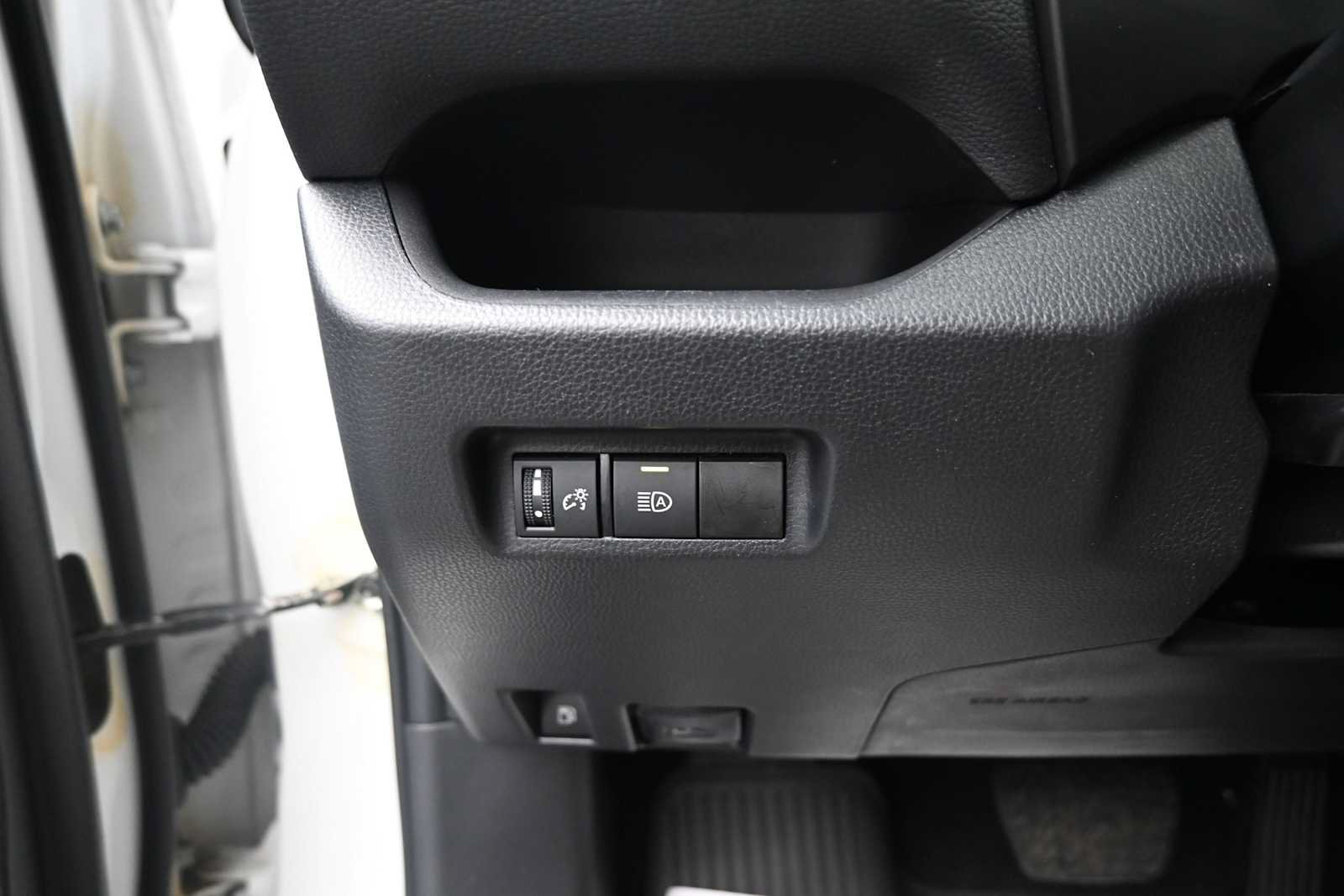 Used 2023 Toyota RAV4 LE AWD/4WD image 10