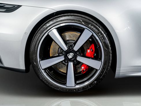 Used 2025 Porsche 911 Carrera S w/ Premium Package image 12