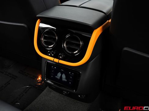 Used 2025 Bentley Bentayga AWD/4WD image 40