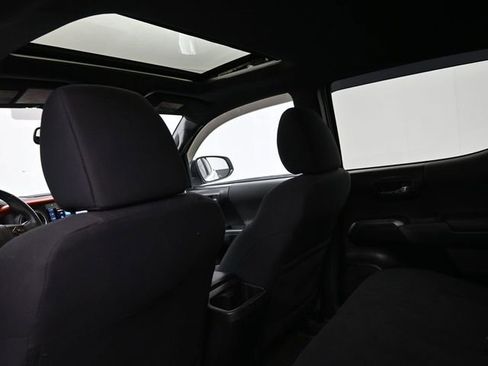 Used 2016 Toyota Tacoma TRD Sport w/ Premium & Technology Package image 19