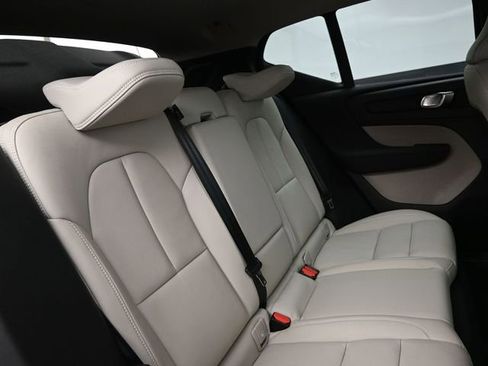 Used 2024 Volvo XC40 B5 Plus w/ Climate Package image 34