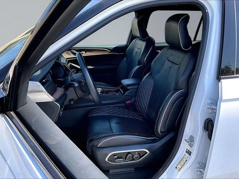 Used 2025 Jeep Grand Cherokee L Summit w/ Obsidian Package AWD/4WD image 3