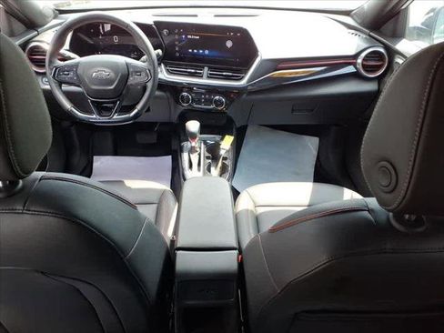 Used 2025 Chevrolet Trax RS w/ Driver Confidence Package FWD image 19