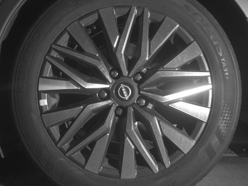 Used 2025 Nissan Altima 2.5 SV FWD image 14