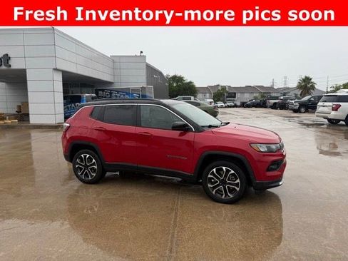 Used 2023 Jeep Compass Limited AWD/4WD image 2