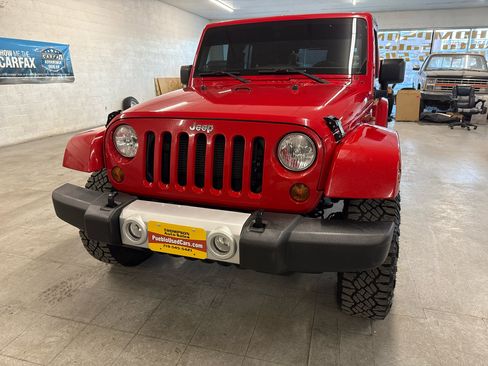 Used 2013 Jeep Wrangler Unlimited Sahara w/ Connectivity Group image 95