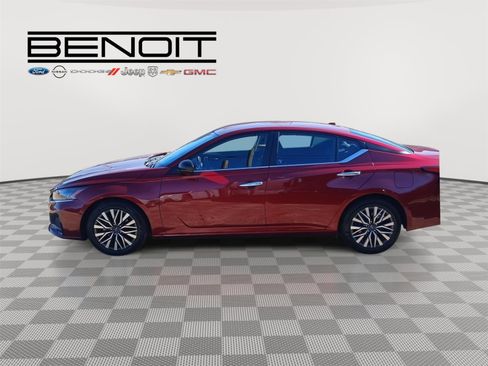 Used 2024 Nissan Altima 2.5 SV image 15