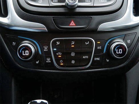 Used 2018 Chevrolet Equinox Premier image 21