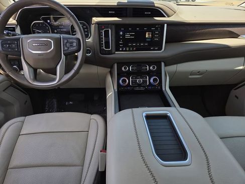 Used 2021 GMC Yukon XL Denali w/ Denali Ultimate Package AWD/4WD image 7