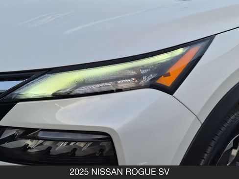 Certified 2025 Nissan Rogue SV FWD image 10