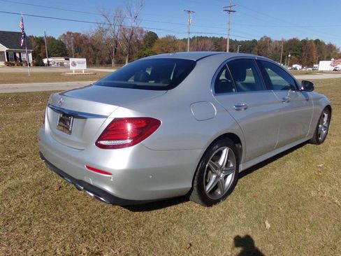 Used 2017 Mercedes-Benz E 300 image 3