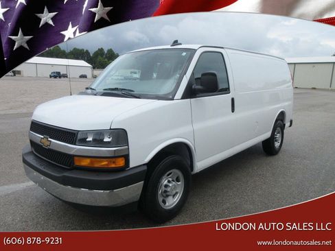 Used 2024 Chevrolet Express 3500 w/ Driver Convenience Package RWD image 2