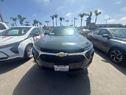 Used 2025 Chevrolet Trax LS w/ Driver Confidence Package FWD image 1
