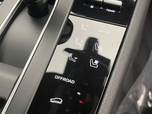 Used 2025 Porsche Macan image 19
