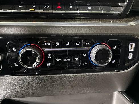 Used 2022 Chevrolet Silverado 1500 RST w/ Convenience Package II AWD/4WD image 19