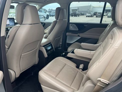 Used 2020 Lincoln Aviator Reserve w/ Equipment Group 201A RWD image 8