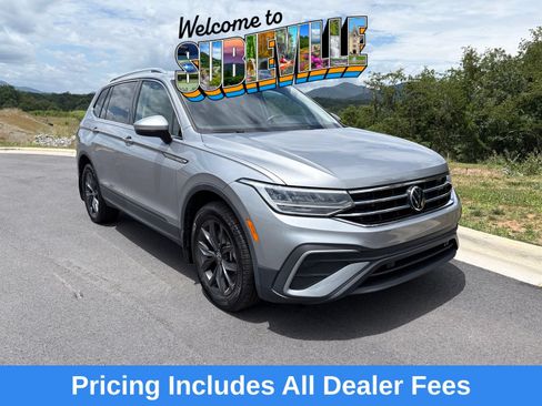 Used 2023 Volkswagen Tiguan SE w/ Panoramic Sunroof Package FWD image 1