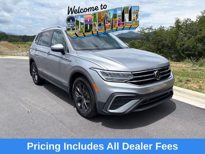 Used 2023 Volkswagen Tiguan SE w/ Panoramic Sunroof Package