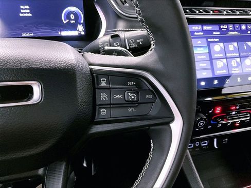 Used 2023 Jeep Grand Cherokee Altitude image 20