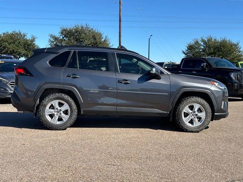Used 2021 Toyota RAV4 XLE image 4