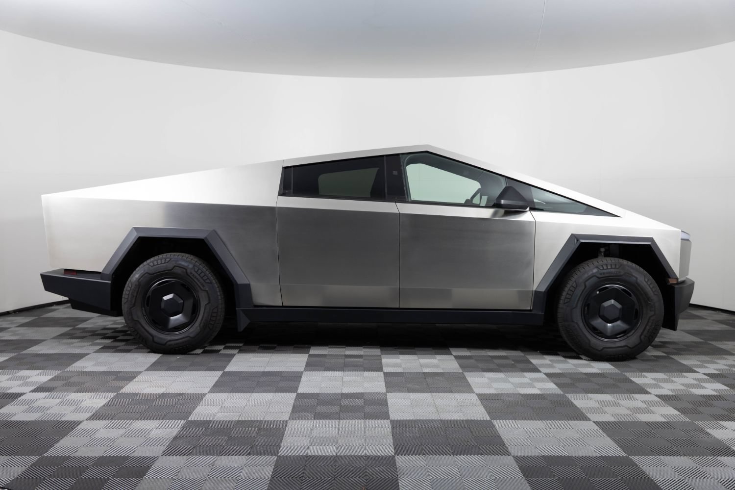 Used 2026 Tesla Cybertruck AWD Crew Cab image 9