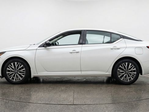 Used 2025 Nissan Altima 2.5 SV image 5