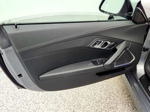 Used 2025 BMW Z4 sDrive30i w/ Premium Package image 11