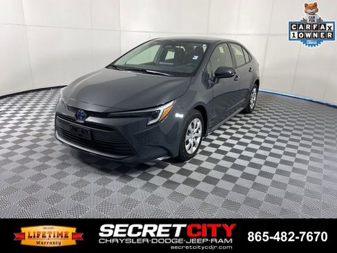 Used 2025 Toyota Corolla LE FWD image 3
