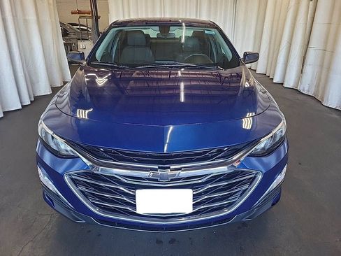 Used 2019 Chevrolet Malibu LT w/ Driver Confidence Package FWD image 2