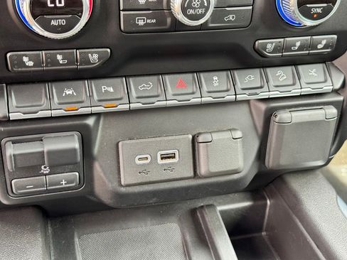 Used 2022 GMC Sierra 1500 Denali w/ Denali Premium Package AWD/4WD image 38