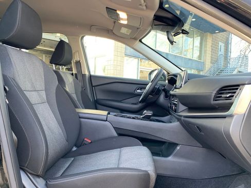 Used 2025 Nissan Rogue SV image 38