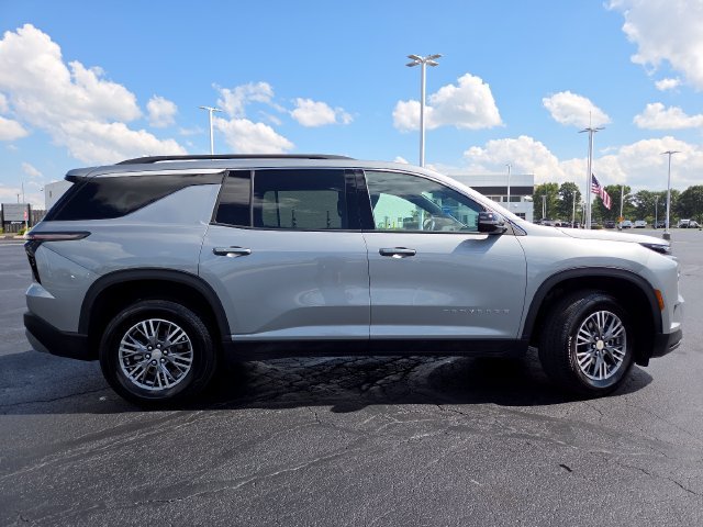 Used 2025 Chevrolet Traverse LT w/ LPO, Floor Liner Package FWD image 18