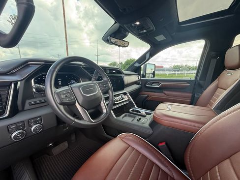 Used 2024 GMC Sierra 3500 Denali Ultimate AWD/4WD image 14