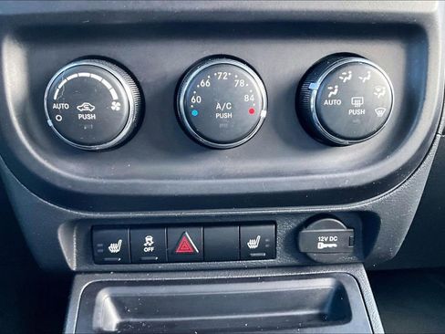 Used 2015 Jeep Patriot Limited w/ Sun/Sound Group AWD/4WD image 14