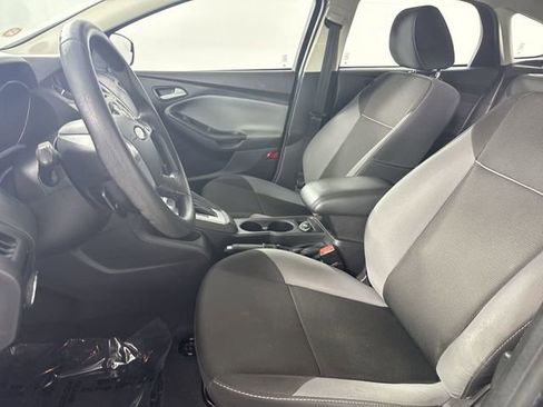 Used 2014 Ford Focus SE FWD image 4