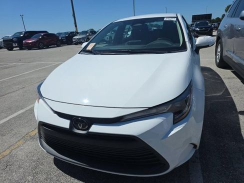 Used 2023 Toyota Corolla LE FWD image 2