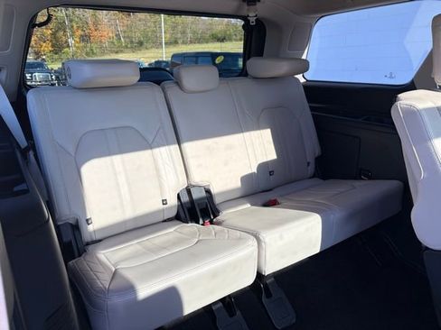 Used 2022 Ford Expedition Platinum image 32