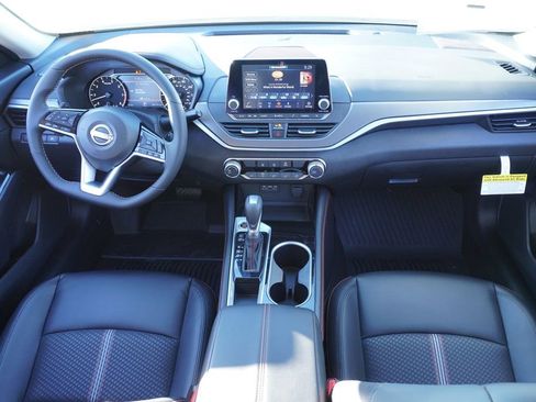 Used 2025 Nissan Altima 2.5 SR image 11